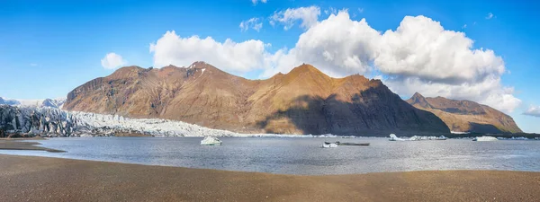 南アイスランドのSkaftafellsjokull氷河の舌と火山の山々の息をのむような景色 場所Skaftafell国立公園 Skaftellsjokull氷河 アイスランド ヨーロッパ — ストック写真