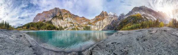 Spektakularny Widok Jesieni Jezioro Oeschinensee Scena Alp Szwajcarskich Szczytem Bluemlisalp — Zdjęcie stockowe