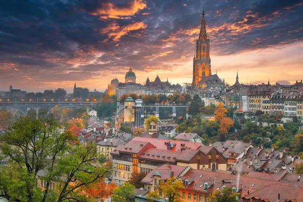 Csodálatos Őszi Kilátás Bern Város Aare Folyó Este Katedrális Bern — Stock Fotó