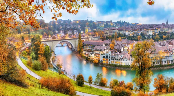 Csodálatos Őszi Kilátás Bern Város Aare Folyó Este Pont Nydegg — Stock Fotó