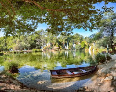 Bosna-Hersek Ulusal Parkı 'ndaki Kravice şelaleleri. Konum: Kravice Falls, Studenci, Batı Hersek Kantonu, Bosna-Hersek Federasyonu