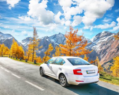 Grossglockner High Alpine Yolu 'nun sonbaharda muhteşem manzarası. Yer: Grossglockner yüksek alp yolu, Salzburg ve Carinthia Eyaleti arasında, Avusturya