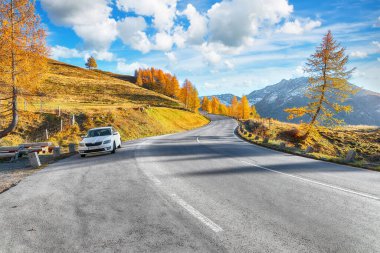 Grossglockner High Alpine Yolu 'nun sonbaharda muhteşem manzarası. Yer: Grossglockner yüksek alp yolu, Salzburg ve Carinthia Eyaleti arasında, Avusturya