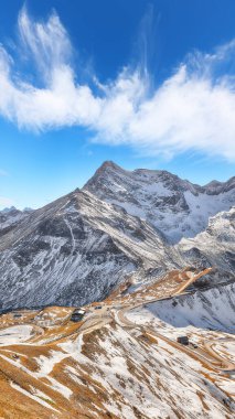 Grossglockner High Alpine Yolu 'nun sonbaharda muhteşem manzarası. Popüler seyahat yeri. Yer: Grossglockner yüksek alp yolu, Salzburg ve Carinthia Eyaleti arasında, Avusturya