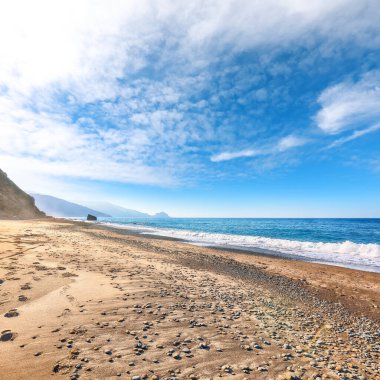 Rais Gerbi pelerini ve Torre Conca plajı muhteşem bir sabah sahnesi. Güneşli bir sahne. Konum: Pollina, Palermo ili, Sicilya, İtalya, Avrupa