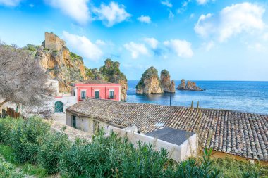 Tonnara di Scopello 'nun muhteşem sahnesi. Akdeniz 'de popüler seyahat rotası. Konum: Scopello, Trapani ili, Sicilya, İtalya, Avrupa