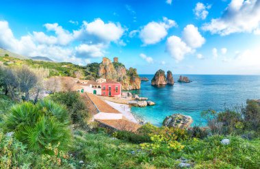 Tonnara di Scopello 'nun muhteşem manzarası. Akdeniz 'de popüler seyahat rotası. Konum: Scopello, Trapani ili, Sicilya, İtalya, Avrupa