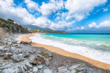 Castellammare del Golfo yakınlarındaki Guidaloca Sahili 'nin muhteşem deniz manzarası. Popüler seyahat yeri. Konum: Castellammare del Golfo, Trapani ili, Sicilya, İtalya, Avrupa