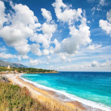 Castellammare del Golfo yakınlarındaki Guidaloca Sahili 'nin muhteşem deniz manzarası. Popüler seyahat yeri. Konum: Castellammare del Golfo, Trapani ili, Sicilya, İtalya, Avrupa