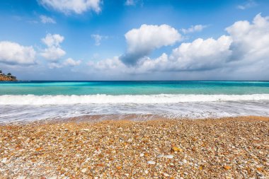 Castellammare del Golfo yakınlarındaki Guidaloca Sahili 'nin muhteşem deniz manzarası. Popüler seyahat yeri. Konum: Castellammare del Golfo, Trapani ili, Sicilya, İtalya, Avrupa