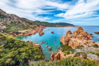 Popüler seyahat merkezi Costa Paradiso 'nun inanılmaz manzarası. Akdeniz 'in pitoresk manzarası. Konum: Costa Paradiso, Sassari ili, Sardunya, İtalya, Avrupa