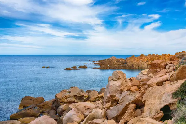 Popüler seyahat merkezi Costa Paradiso 'nun inanılmaz manzarası. Akdeniz 'in pitoresk manzarası. Konum: Costa Paradiso, Sassari ili, Sardunya, İtalya, Avrupa
