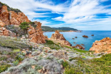 Popüler seyahat merkezi Costa Paradiso 'nun inanılmaz manzarası. Akdeniz 'in pitoresk manzarası. Konum: Costa Paradiso, Sassari ili, Sardunya, İtalya, Avrupa
