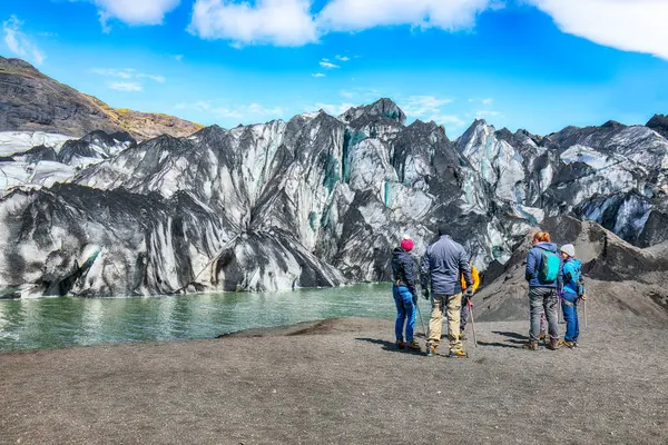 İzlanda Atlantik 'in güney kıyısındaki Katla Geopark' taki Solheimajokull buzuluna etkileyici bir bakış açısı. Konum: Myrdalsjokull buzulunun güney buzul dili, Vik köyü, İzlanda, Avrupa