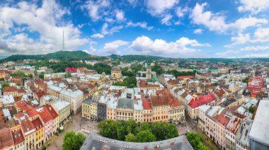 Ratusha 'nın merkezinden Lviv şehrinin etkileyici manzarası. Konum: Lviv, Lvivska oblast, Ukrayna