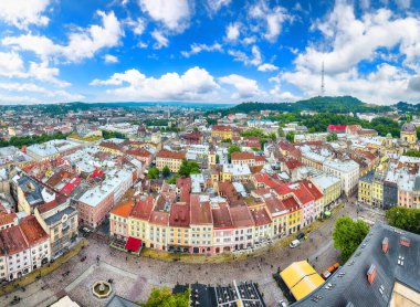 Ratusha 'nın merkezinden Lviv şehrinin Ramarkable Panorama' sı. Konum: Lviv, Lvivska oblast, Ukrayna