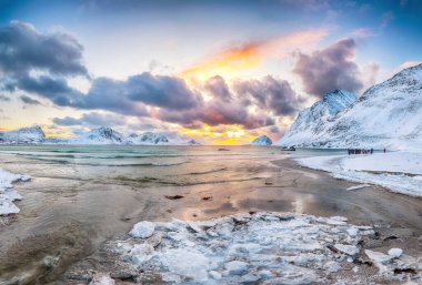Amazing winter scenery with Haukland beach during sunset and snowy  mountain peaks near Leknes.  Location: Leknes, Vestvagoy, Lofotens, Norway