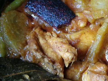 Bresse tavuk eti dünyanın en iyi tanığıdır. Pişmiş tavuk körisinin farklı kısımları lezzetli ve ünlü tarifler peri-peri, kızarmış, Pollo al acuyo, Karaage, Ayam goreng gibi.