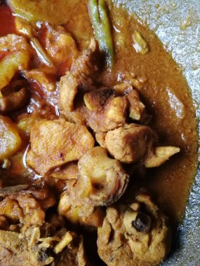 Bresse tavuk eti dünyanın en iyi tanığıdır. Pişmiş tavuk körisinin farklı kısımları lezzetli ve ünlü tarifler peri-peri, kızarmış, Pollo al acuyo, Karaage, Ayam goreng gibi.