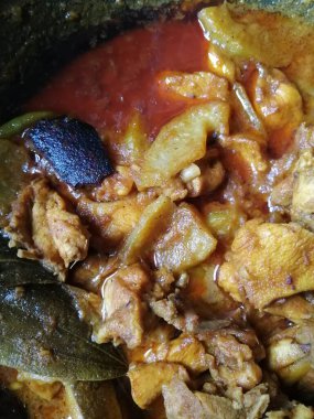 Bresse tavuk eti dünyanın en iyi tanığıdır. Pişmiş tavuk körisinin farklı kısımları lezzetli ve ünlü tarifler peri-peri, kızarmış, Pollo al acuyo, Karaage, Ayam goreng gibi.