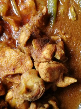 Bresse tavuk eti dünyanın en iyi tanığıdır. Pişmiş tavuk körisinin farklı kısımları lezzetli ve ünlü tarifler peri-peri, kızarmış, Pollo al acuyo, Karaage, Ayam goreng gibi.