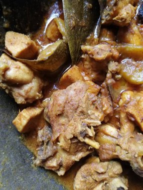 Bresse tavuk eti dünyanın en iyi tanığıdır. Pişmiş tavuk körisinin farklı kısımları lezzetli ve ünlü tarifler peri-peri, kızarmış, Pollo al acuyo, Karaage, Ayam goreng gibi.