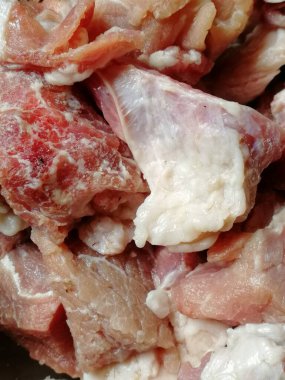 Çiğ biftek eti. Mangal, picanha, bourguignon, gulaş, gurme, stroganoff, ragout gibi ünlü tarifler yapmak için lezzetli Kobe ve wagyu bifteği parçaları.