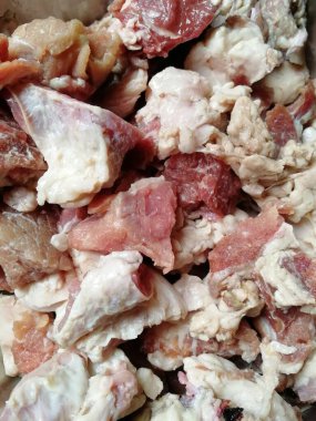 Çiğ biftek eti. Mangal, picanha, bourguignon, gulaş, gurme, stroganoff, ragout gibi ünlü tarifler yapmak için lezzetli Kobe ve wagyu bifteği parçaları.