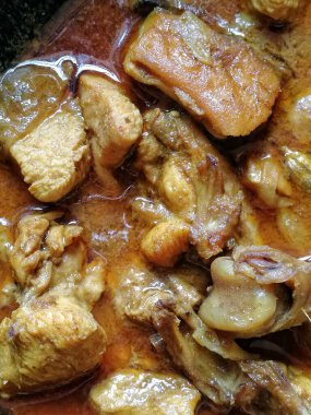 Bresse tavuk eti dünyanın en iyi tanığıdır. Pişmiş tavuk körisinin farklı kısımları lezzetli ve ünlü tarifler peri-peri, kızarmış, Pollo al acuyo, Karaage, Ayam goreng gibi.