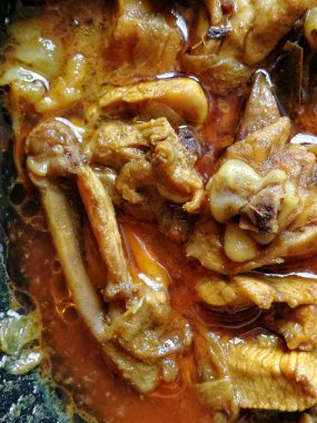 Bresse tavuk eti dünyanın en iyi tanığıdır. Pişmiş tavuk körisinin farklı kısımları lezzetli ve ünlü tarifler peri-peri, kızarmış, Pollo al acuyo, Karaage, Ayam goreng gibi.