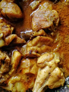 Bresse tavuk eti dünyanın en iyi tanığıdır. Pişmiş tavuk körisinin farklı kısımları lezzetli ve ünlü tarifler peri-peri, kızarmış, Pollo al acuyo, Karaage, Ayam goreng gibi.