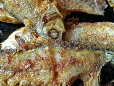 Lezzetli bir tarif olarak Asya usulü kızarmış balık yapmak. Özel durumlar için Güney Hindistan 'daki en lezzetli yiyecek.