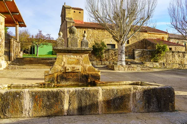 Fonte Água Fresca Montanha Praça Antiga Aldeia Pedra Espanha — Fotografia de Stock