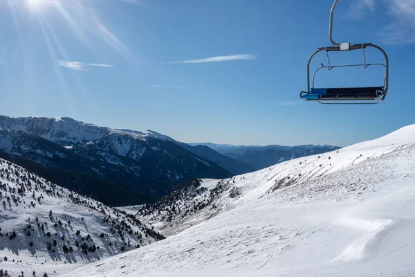 Empty Ski Lift Chair Snowy Landscape Background Pyrenees Andorra — Fotografia de Stock