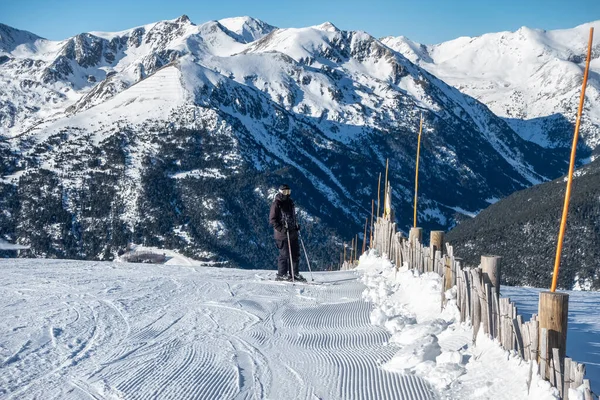 Skier Next Ski Slopes Ready Slope Pyrenees Grandvalira Andorra — Fotografia de Stock