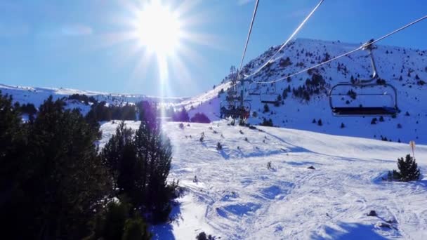 Slowmotion Shot Ski Resort Pyrenees Skiers Climbed Ski Lift Climb — Vídeo de Stock