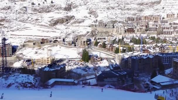 Mountain Houses Next Ski Slopes Pyrenees Resort Grandavalira Andorra — Vídeo de Stock