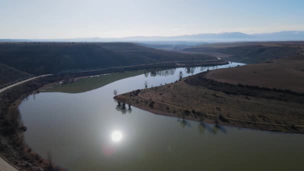 Meanders River Riaza Passes Maderuelo Reflections Sun Calm Water Segovia — Stock Video