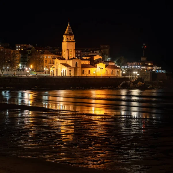 Alte Steinkirche Meer Bei Nacht Mit Spiegelungen Wasser Gijon Asturien — Stockfoto