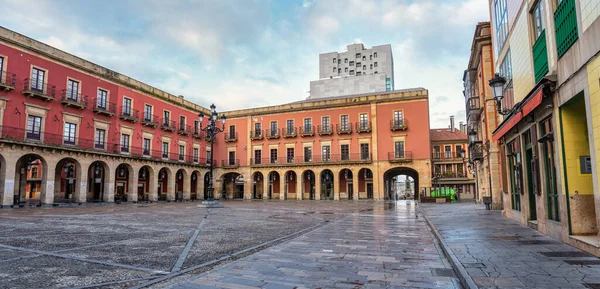Turizm Kenti Gijon Ana Meydanı Klasik Binaları Taş Kemerleriyle Meydanı — Stok fotoğraf
