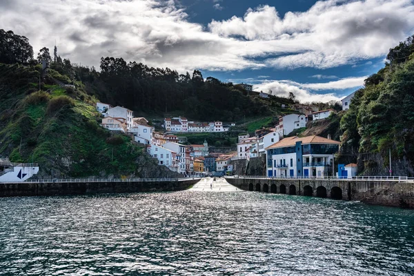 Cudillero Nun Deniz Kenarındaki Vadiden Sarkan Evleri Spanya Nın Asturias — Stok fotoğraf