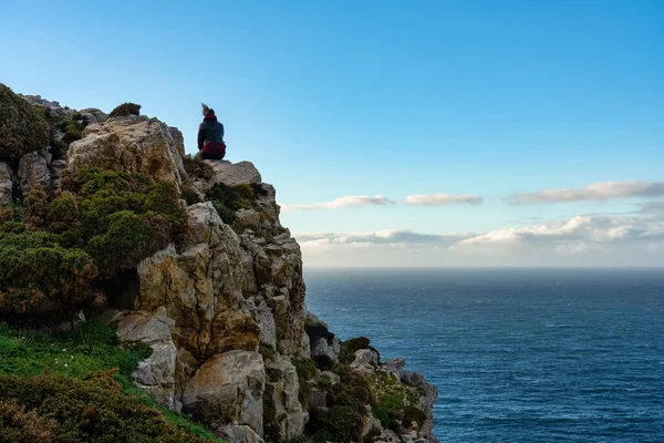 Woman Sitting Some Rocks Top Cliff Enjoying Sunset Sea Asturias — Stock Photo, Image