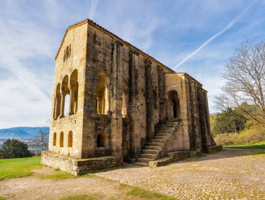 İspanya 'nın kuzeyinde çok eski bir Roma kilisesi, Santa Maria del Naranco, Oviedo.