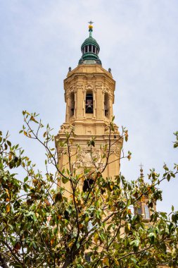 Mudejar tarzı kulesi, İspanya 'nın Zaragoza kentindeki çan kulesi.