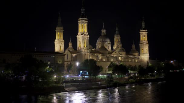 Pohled Katedrálu Baziliky Del Pilar Zaragoze Noci Osvětlené Bouřlivého Dne — Stock video