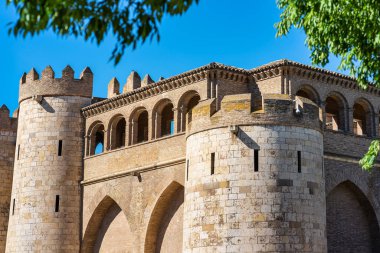 Aljaferia, Zaragoza, İspanya müstahkem bir ortaçağ İslam Saray.