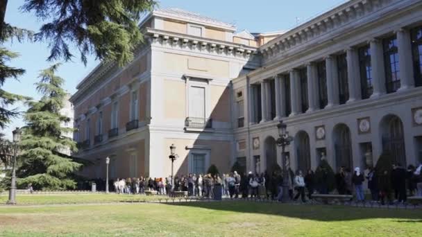 2023年2月 西班牙马德里 人们排长队进入普拉多博物馆欣赏他的画作 — 图库视频影像