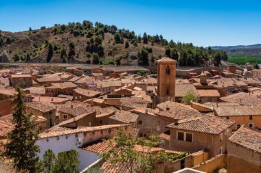 Daroca, Zaragoza 'yı oluşturan antik taş binaların en üst görüntüsü.