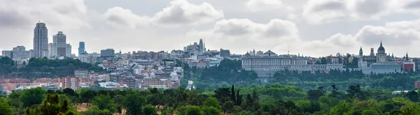 Великолепный Панорамный Вид Мадрид Загородного Дома Королевским Дворцом Зданиями Площади — стоковое фото