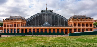 Madrid 'deki Atocha tren istasyonunun kompleksi, İspanya' nın en büyüğü.